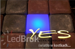 NOSTALIT LED RGB 12x12x6 cm - Świecaca kostka brukowa RGB